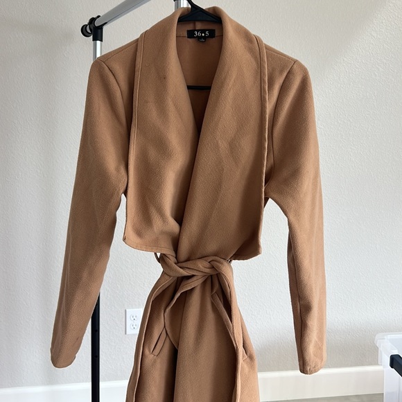 Trench Coat 🧥🤎 - Picture 2 of 3